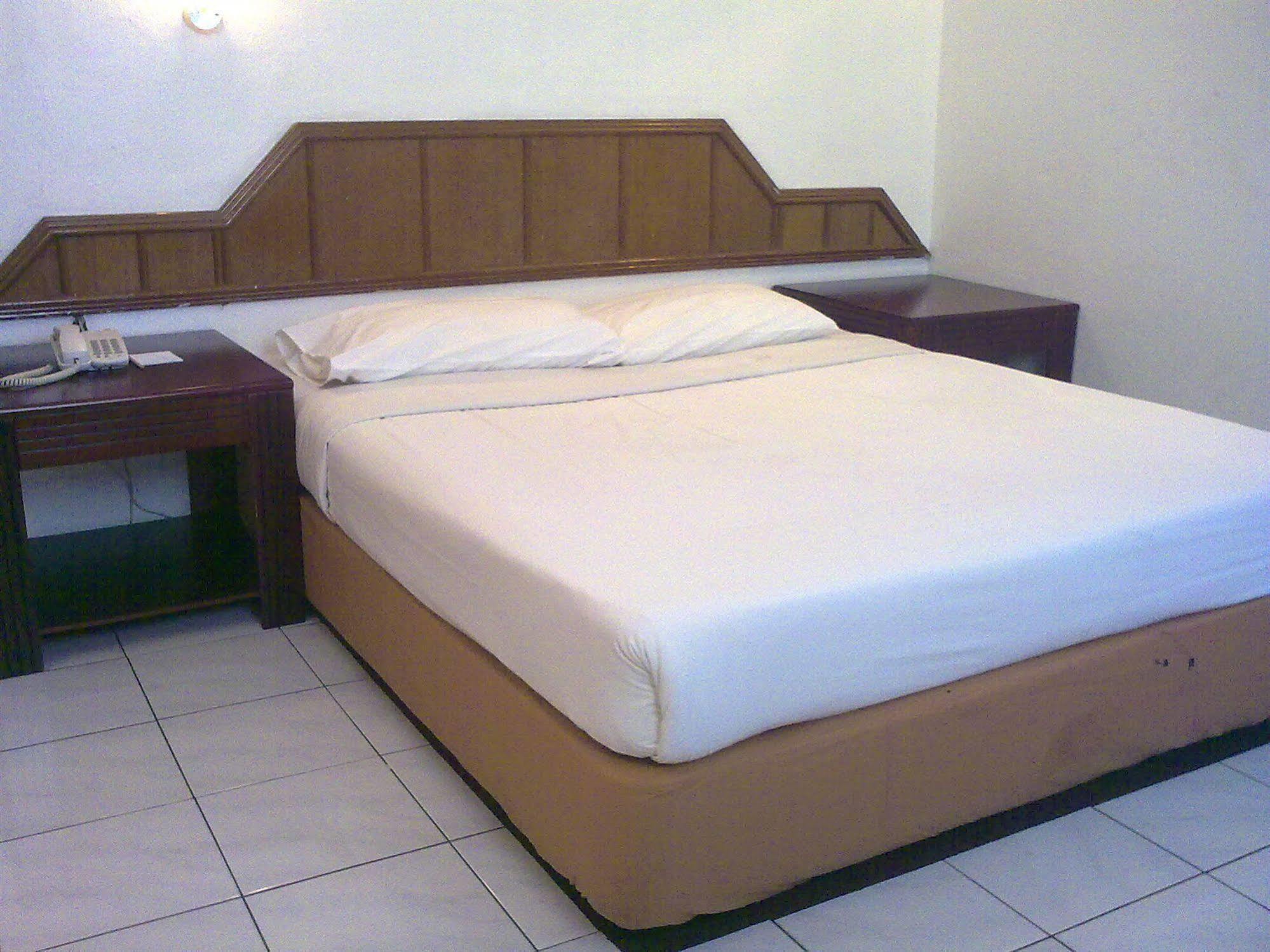 Palace Inn Miri Exteriör bild